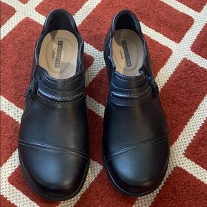 Clarks black leather shoes